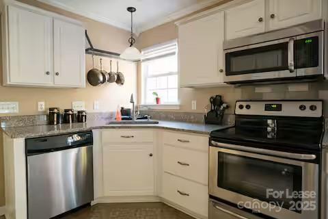 Building Photo - 2017 Coatsdale Ln