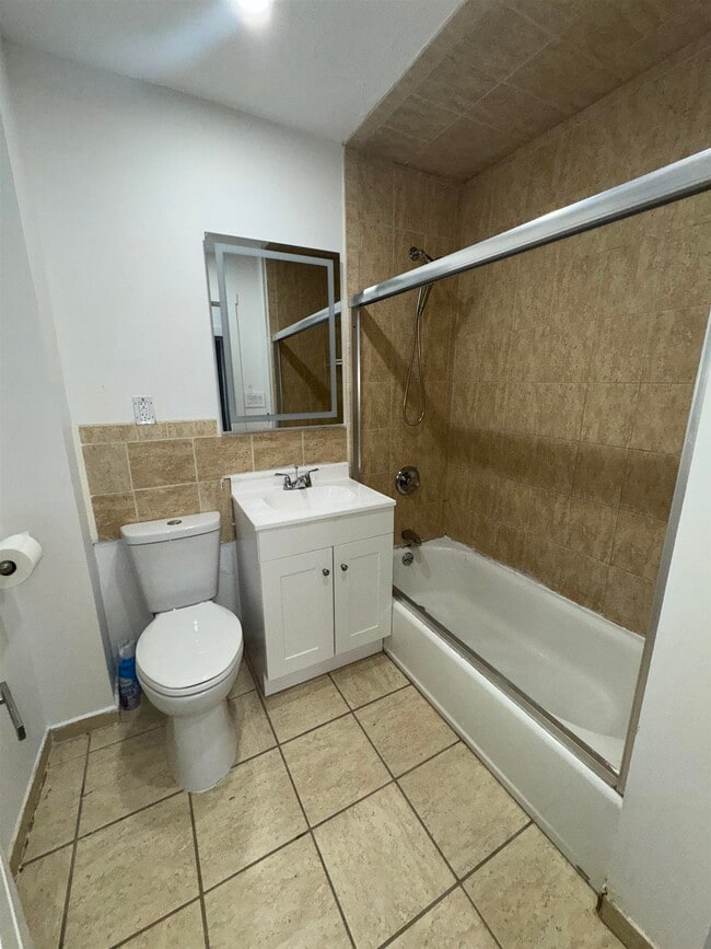 Building Photo - 438 4th St