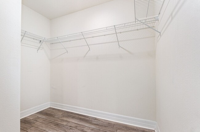 Building Photo - NEW!