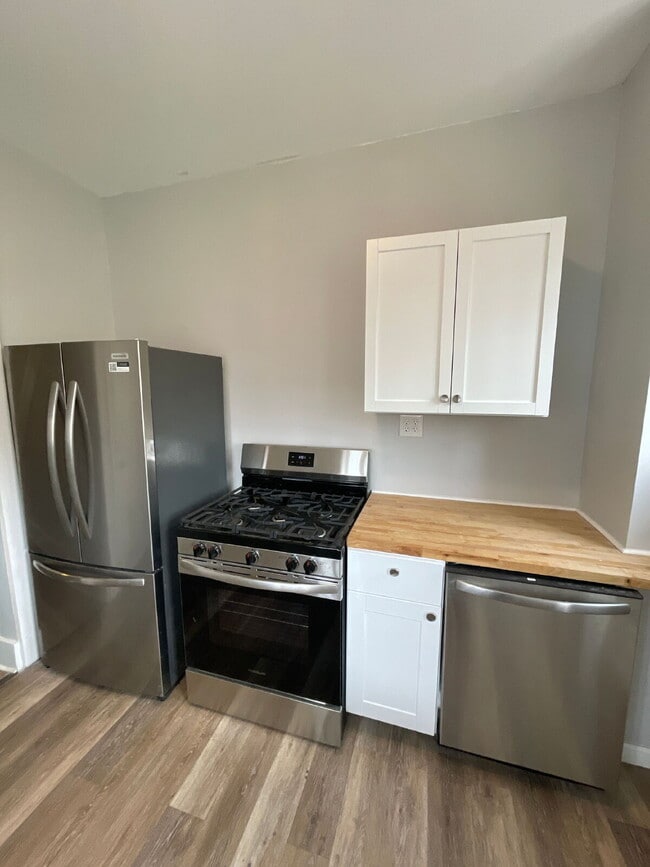 Building Photo - Completely renovated 4 bed 1 bath home near Kennywood Park!