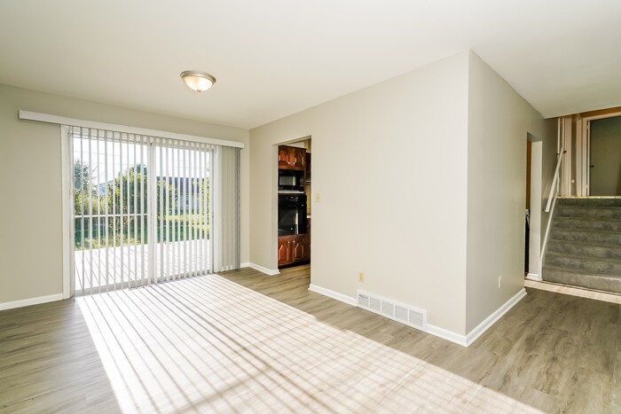 Building Photo - 472 Tailholt Ln