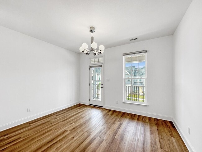 Building Photo - Breathtaking Townhome in Cosby Village!