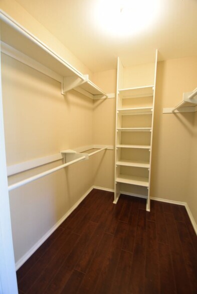 Building Photo - 12352 Burbank Blvd