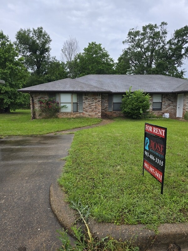 Primary Photo - 16044 Pawnee Dr