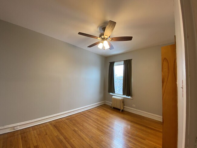 Building Photo - 1064 W Cornelia Ave