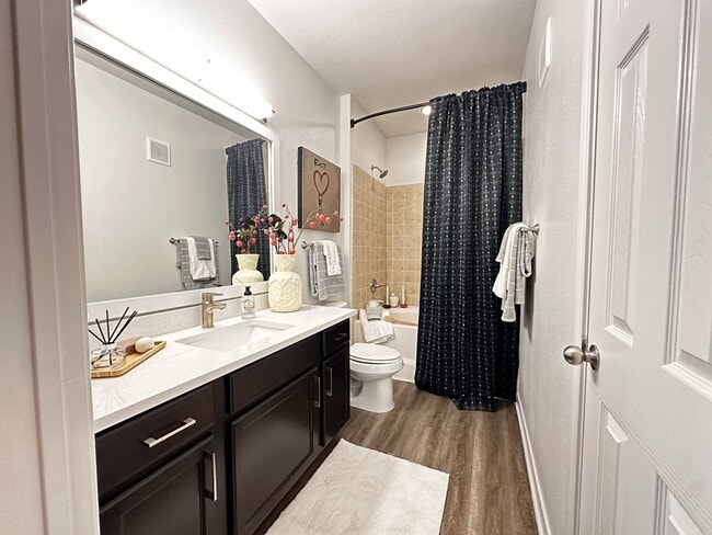 Building Photo - Luxury + Location: Limited-Time Savings!