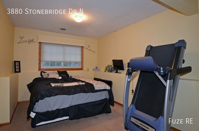 Building Photo - 3880 Stonebridge Dr N