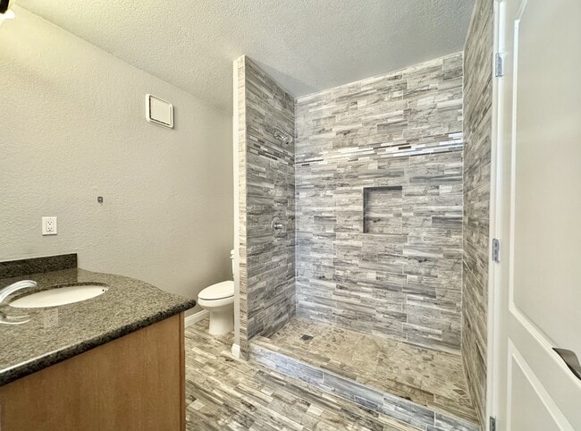 Building Photo - 9325 W Desert Inn Rd