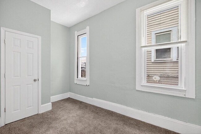 Building Photo - 3356 W 44th St