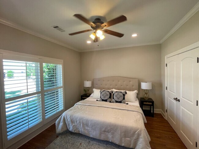 Building Photo - Luxurious home in Collierville with an ing...