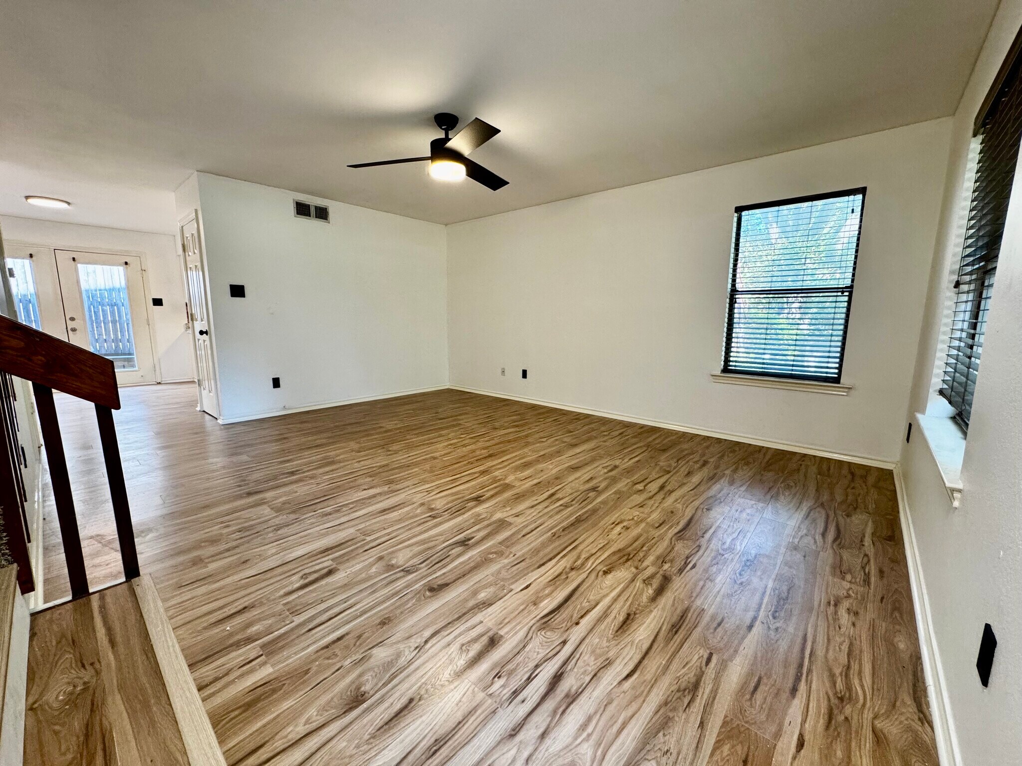 Building Photo - 2058 Owasso St