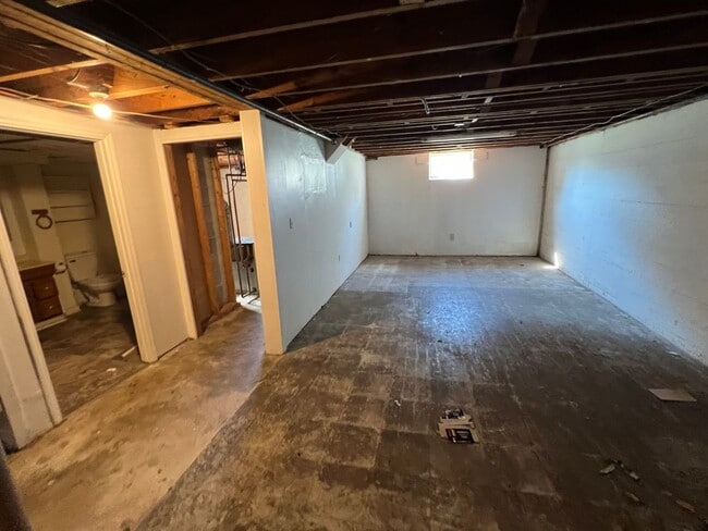 Building Photo - 1302 Penley Blvd