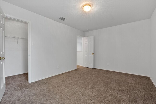 Building Photo - 26803 Sparrow Ridge