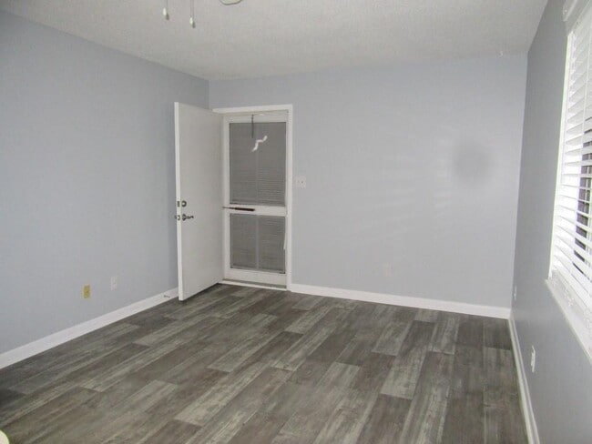 Building Photo - 10174 Beach Dr SW