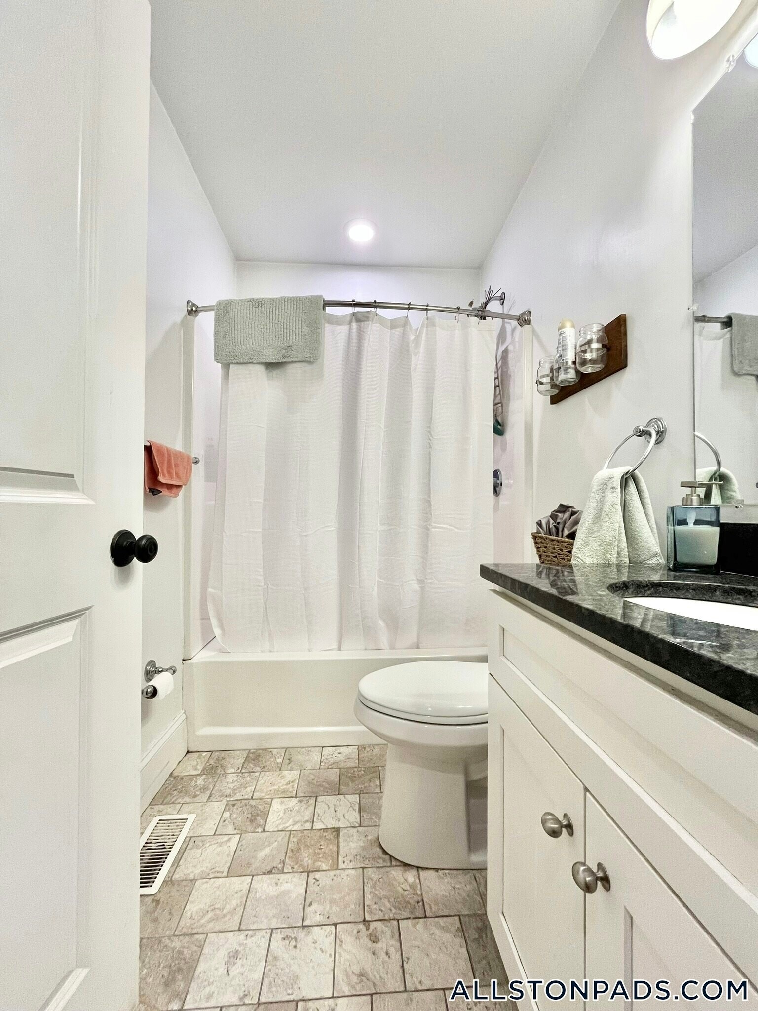 Building Photo - 12 Fern St