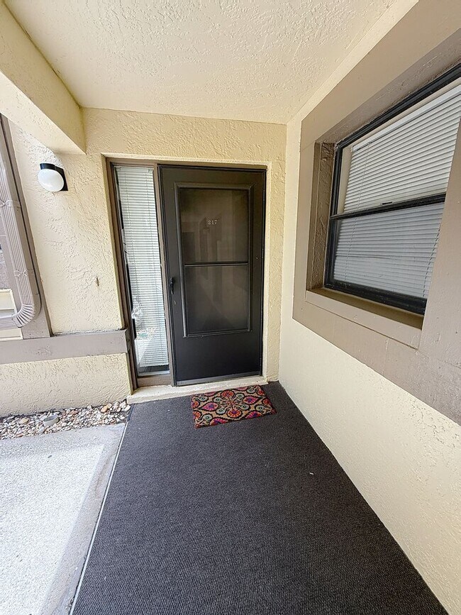 Building Photo - 217 Woodlake Wynde