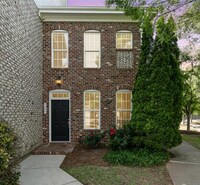 Building Photo - Beautiful townhome in Ballantyne