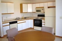 Building Photo - Spacious Townhome Minutes from Everything