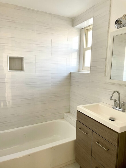 Building Photo - 2565 Radcliff Ave