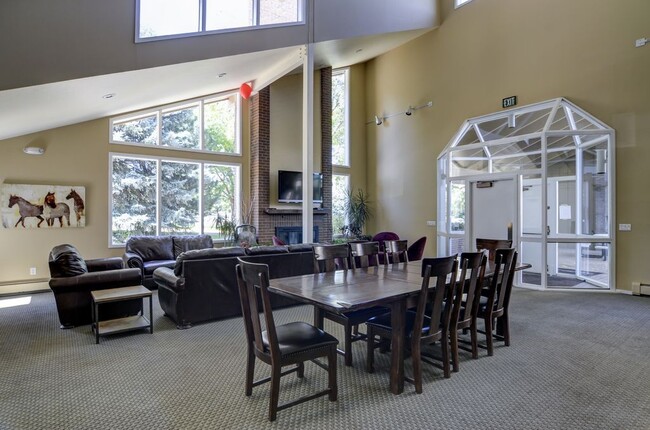 Building Photo - BEAUTIFUL 2 Bed 2 Bath Condo in Aspen Grove North Boulder