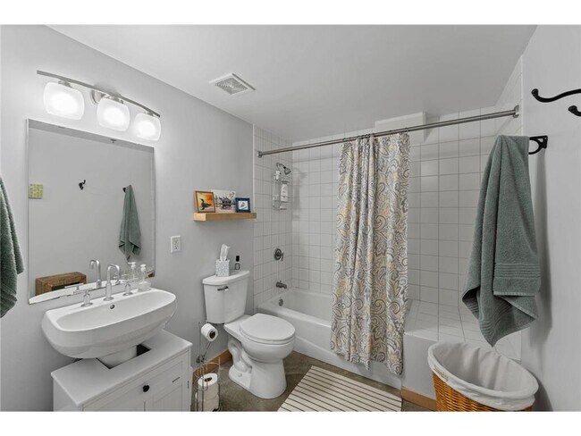 Building Photo - 710 N 4th St