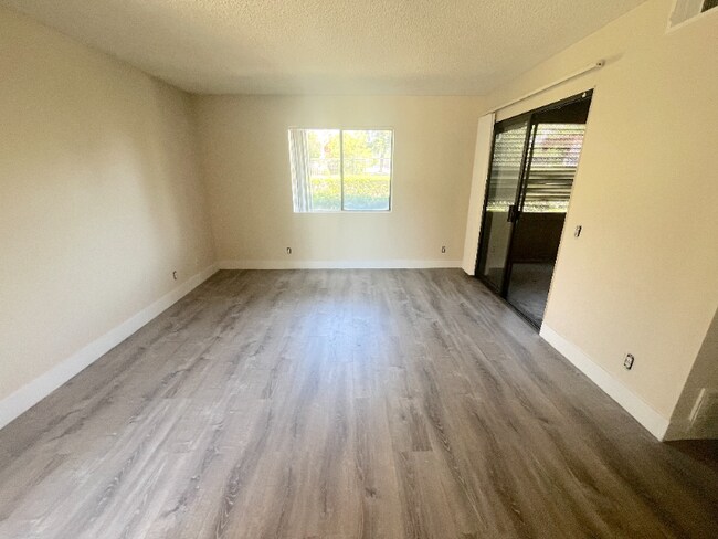 Building Photo - 390 N San Antonio Ave