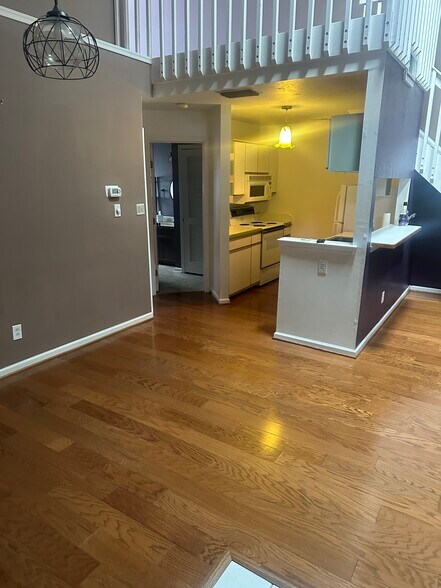 Building Photo - 5080 Heathglen Cir