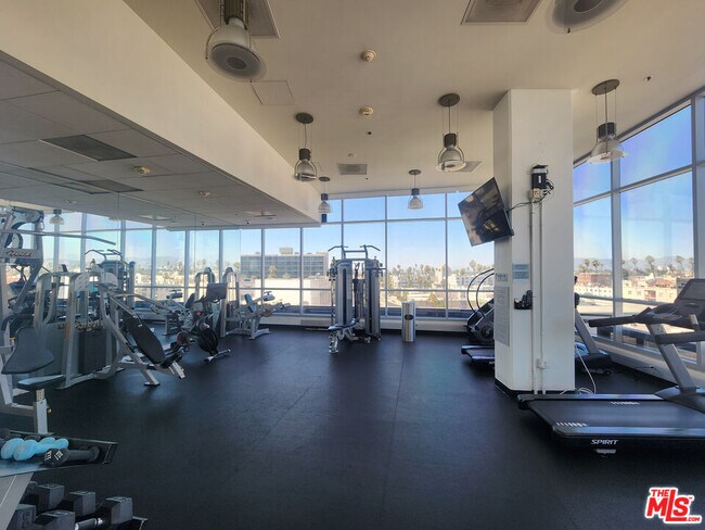 Building Photo - 3785 Wilshire Blvd