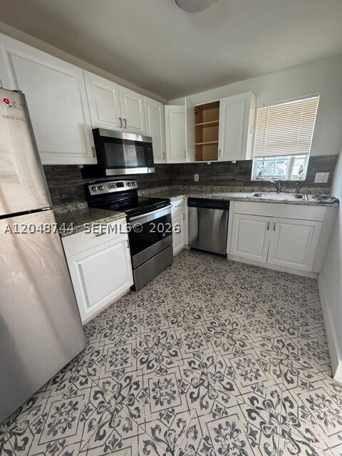 Building Photo - 6631 SW 41st Dr