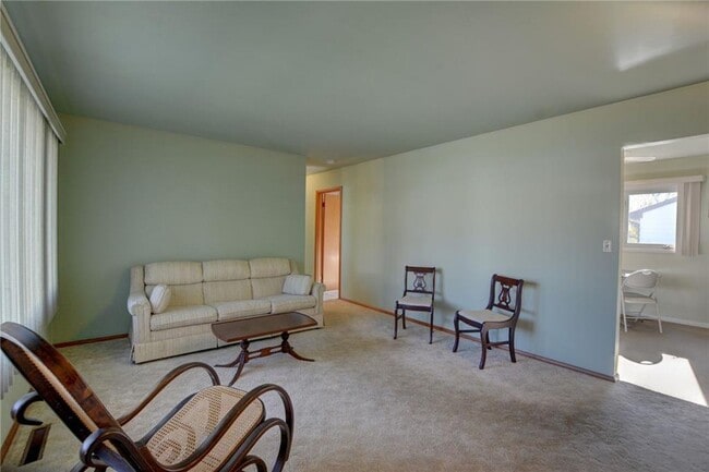 Building Photo - 9 Glenview Dr