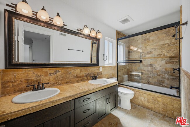 Building Photo - 18113 Bromley St