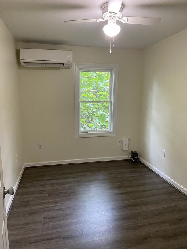 Building Photo - 2BR, 1BA SFH - Downtown Lynchburg