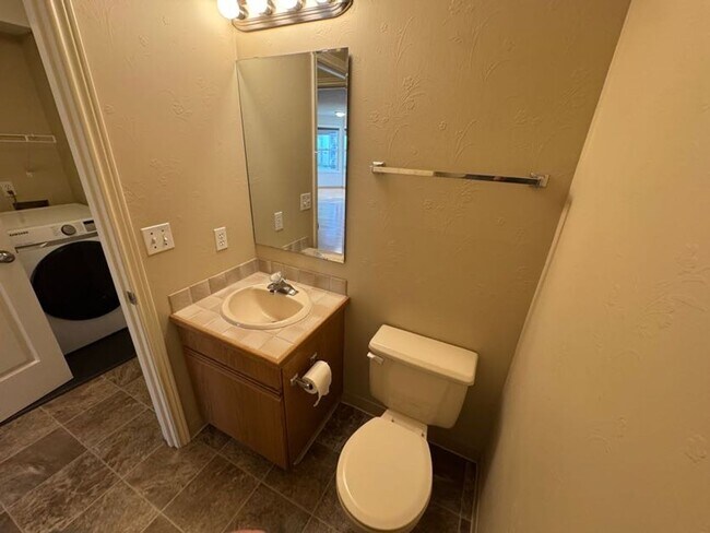 Building Photo - GREAT HOME IN CASCADE PARK. 3 bedrooms, 2 ...
