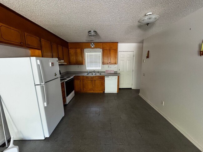 Building Photo - 1457 Cherryville Rd