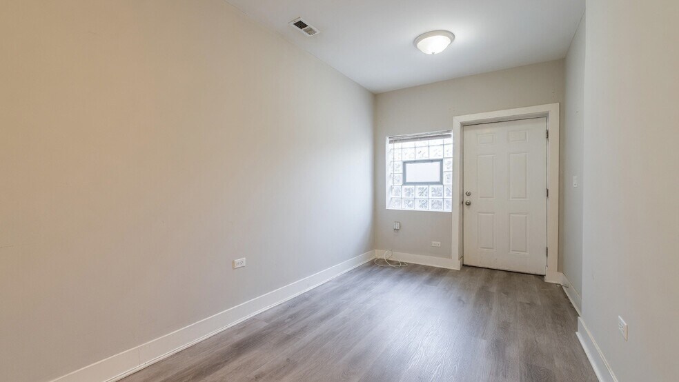 Building Photo - 4004 N Bell Ave