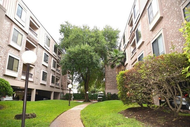 Building Photo - 2207 S Braeswood Blvd