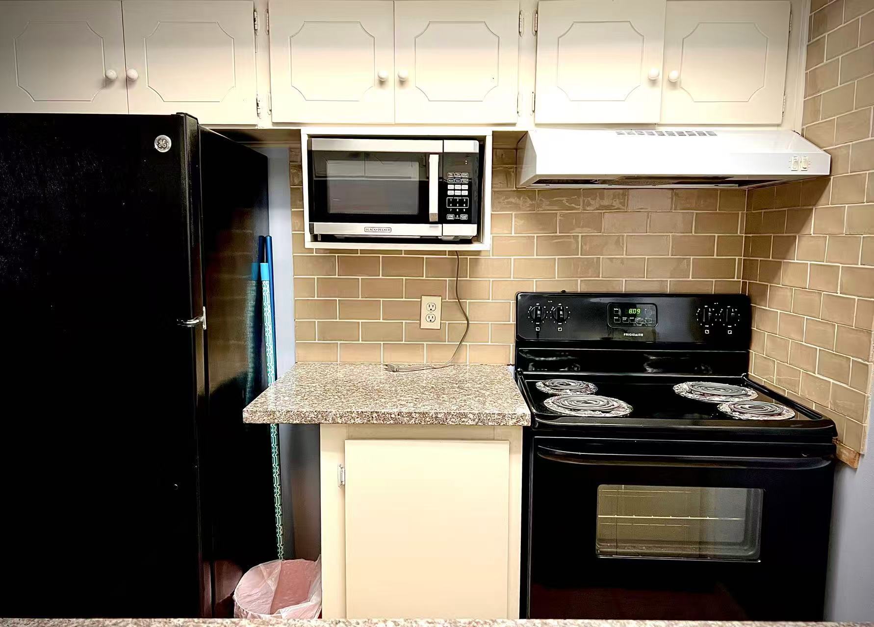 Building Photo - 2201 Fountain View Dr