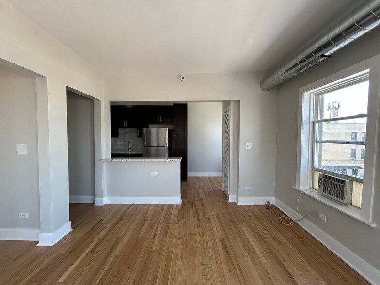 Building Photo - 2714 N Milwaukee Ave