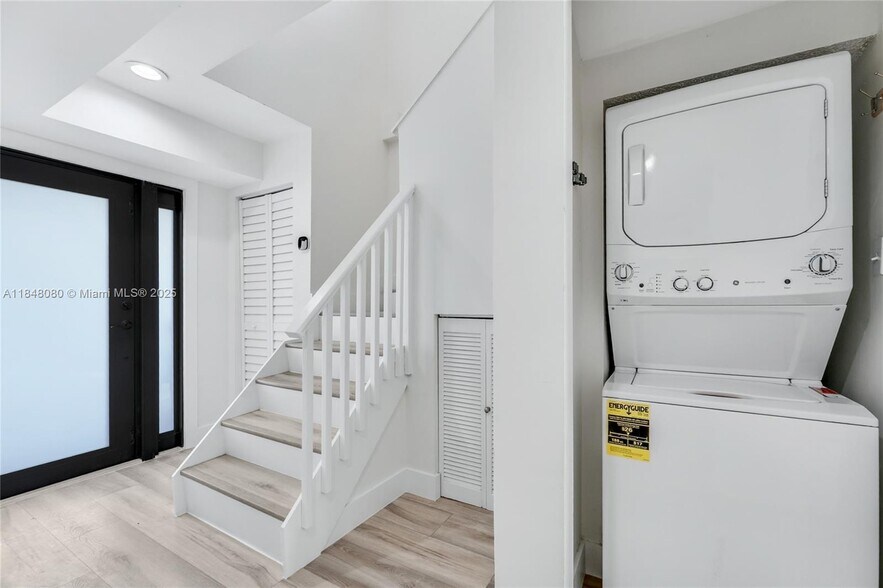 Building Photo - 3540 SW 17th St