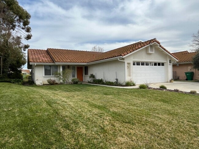 Building Photo - 924 Torrey Pines Dr