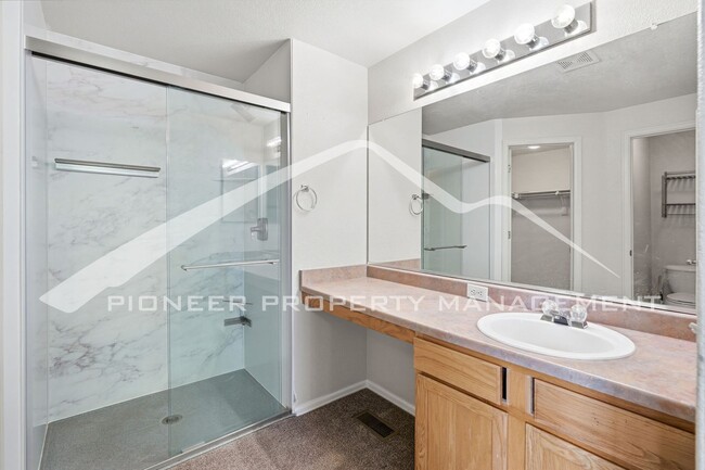 Building Photo - Spacious Home with Central AC and Fenced Yard