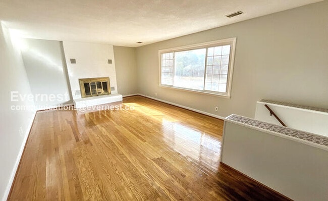 Building Photo - HALF OFF First Month’s Rent &  Admin Fee + Application Fee credit! Limited Time Special Offer - S...