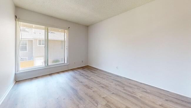 Building Photo - Townhouse in Northeast Fresno