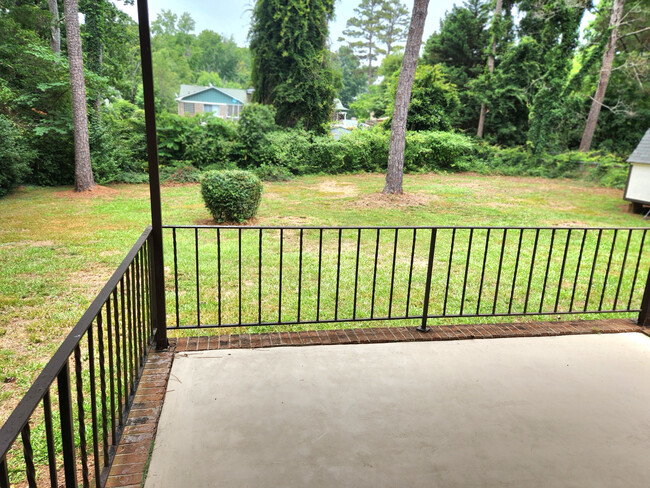 Building Photo - 1482 Wesley Dr