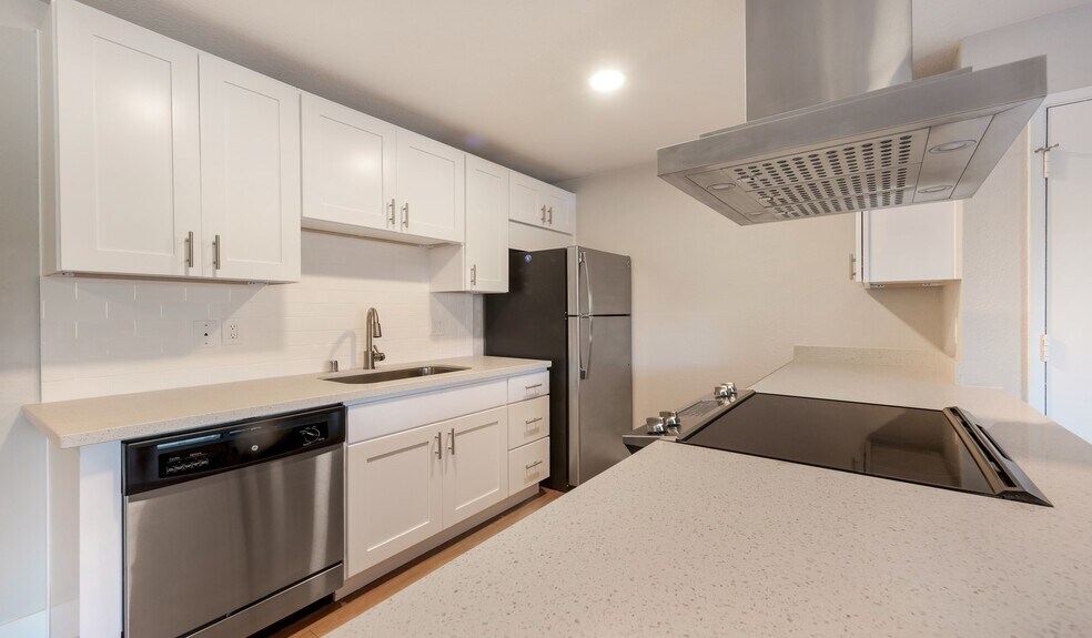 Renovated kitchens with premium finishes are available for upgrade. Ask the leasing team for more details. - Hidden Cove