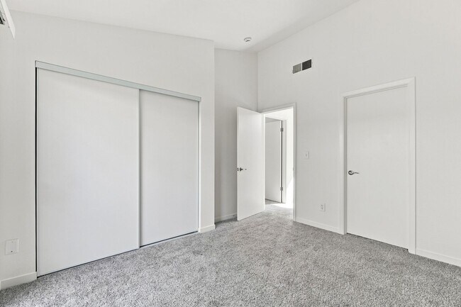 Building Photo - 320 Grapevine Pl