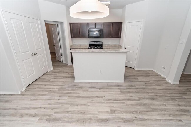 Building Photo - 205 Pronghorn Dr