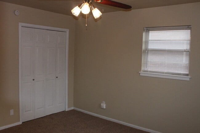 Building Photo - Available February. Large game room in back w/ electricity