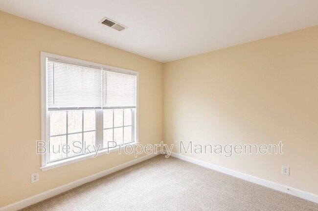Building Photo - 2304 Ravenswood Ct