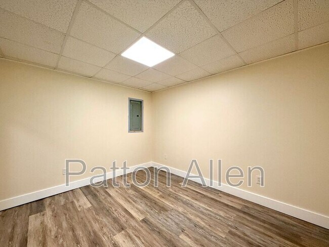 Building Photo - 6 Providence Rd